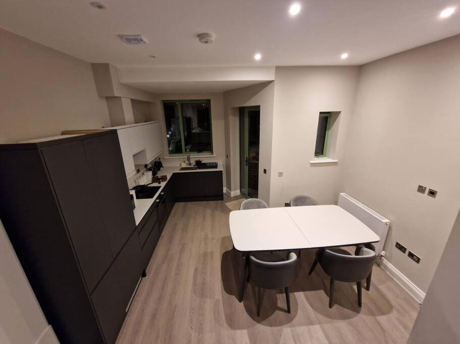 Villa Stunning Newbuilt 3 Bed House Sleeps 9 Edmonton Exterior foto