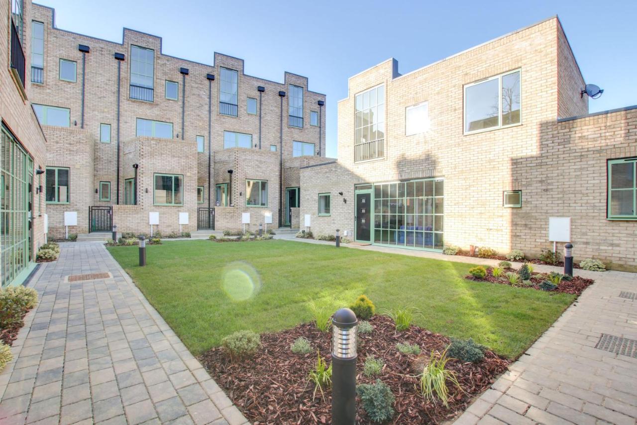 Villa Stunning Newbuilt 3 Bed House Sleeps 9 Edmonton Exterior foto
